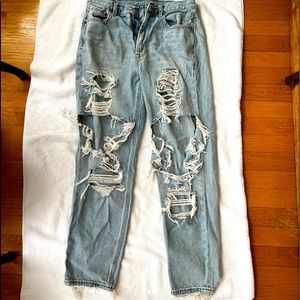 American eagle light blue mom jean size 6
